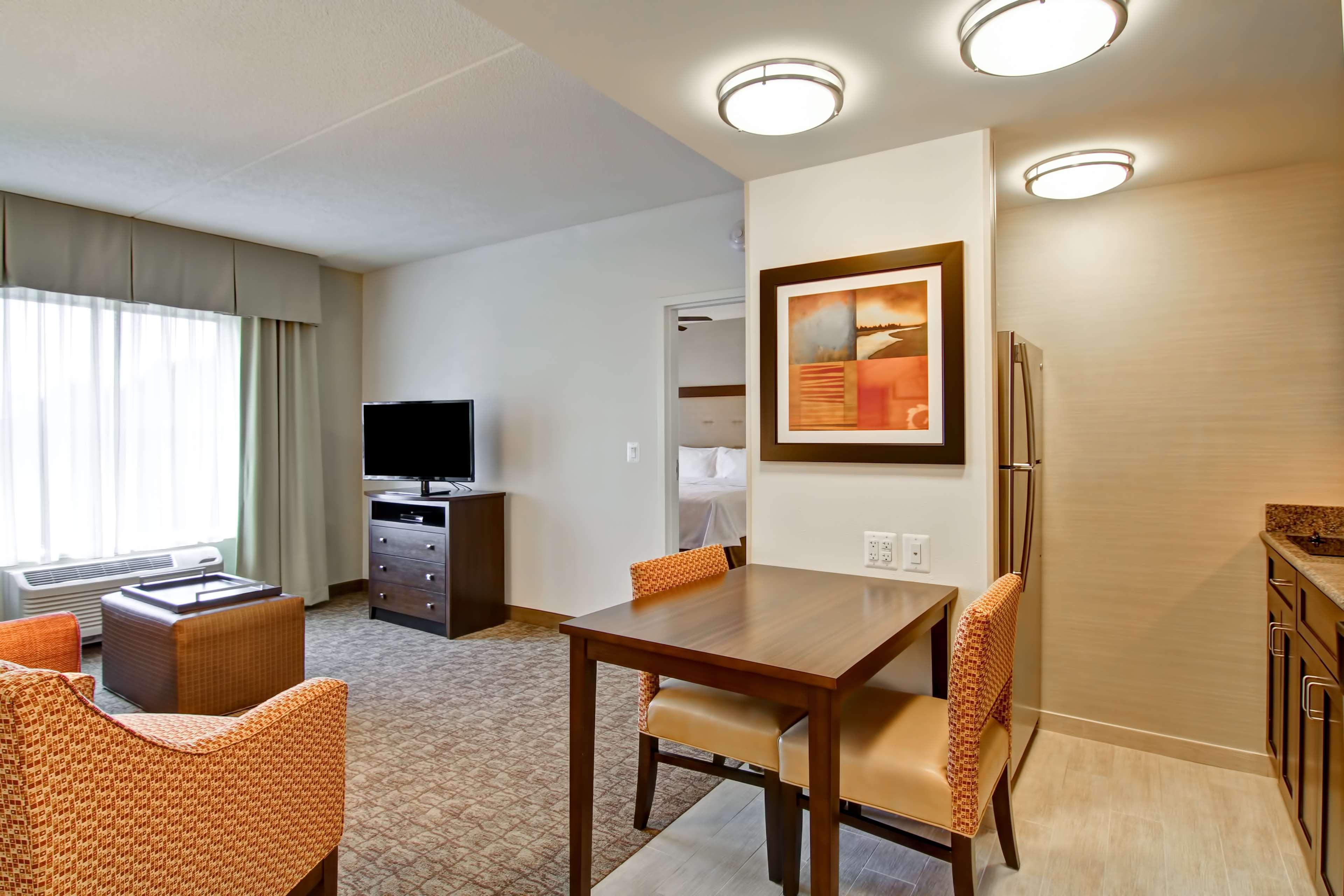 Homewood Suites By Hilton Woodbridge Extérieur photo