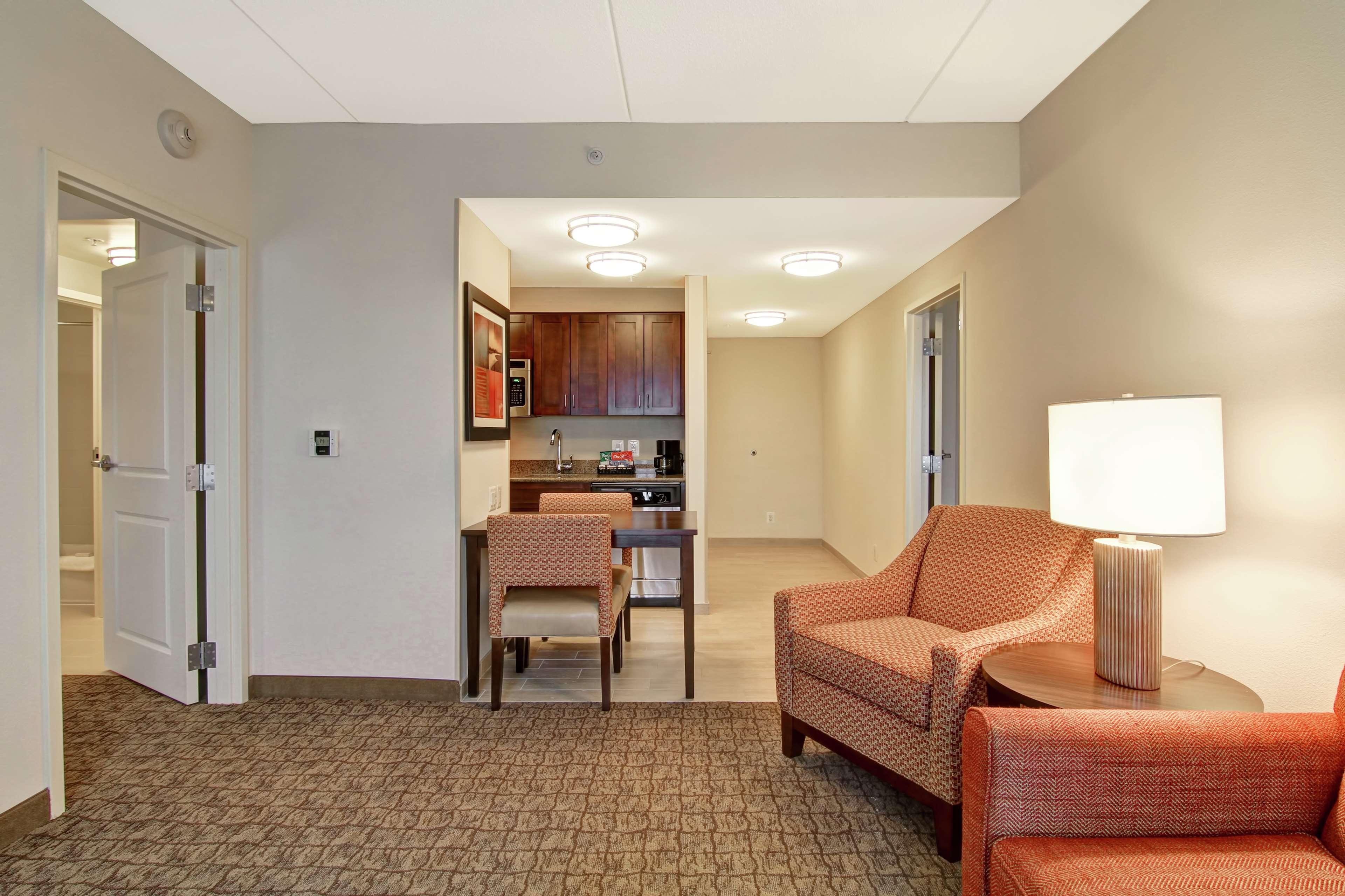 Homewood Suites By Hilton Woodbridge Extérieur photo